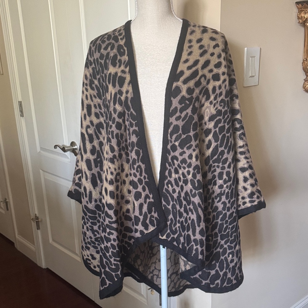 CHARLIE PAIGE Leopard Print Open Front Shawl Cape Wrap Black Trim Trendy OS